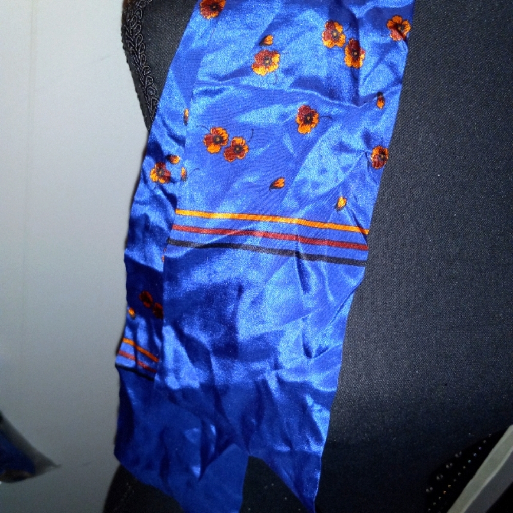 Albert Nipon 100% silk blue floral scarf